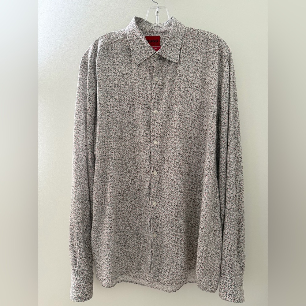 SOLD- HUGO Men's Patterned Button Down Shirt